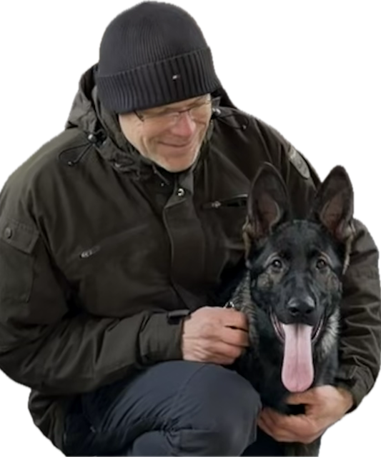 Vertrauensvolle Zusammenarbeit zwischen Trainerin und Junghund Hundetrainer trainiert einen Junghund im Alltagstraining in Nürnberg; ruhige, vertrauensvolle Zusammenarbeit